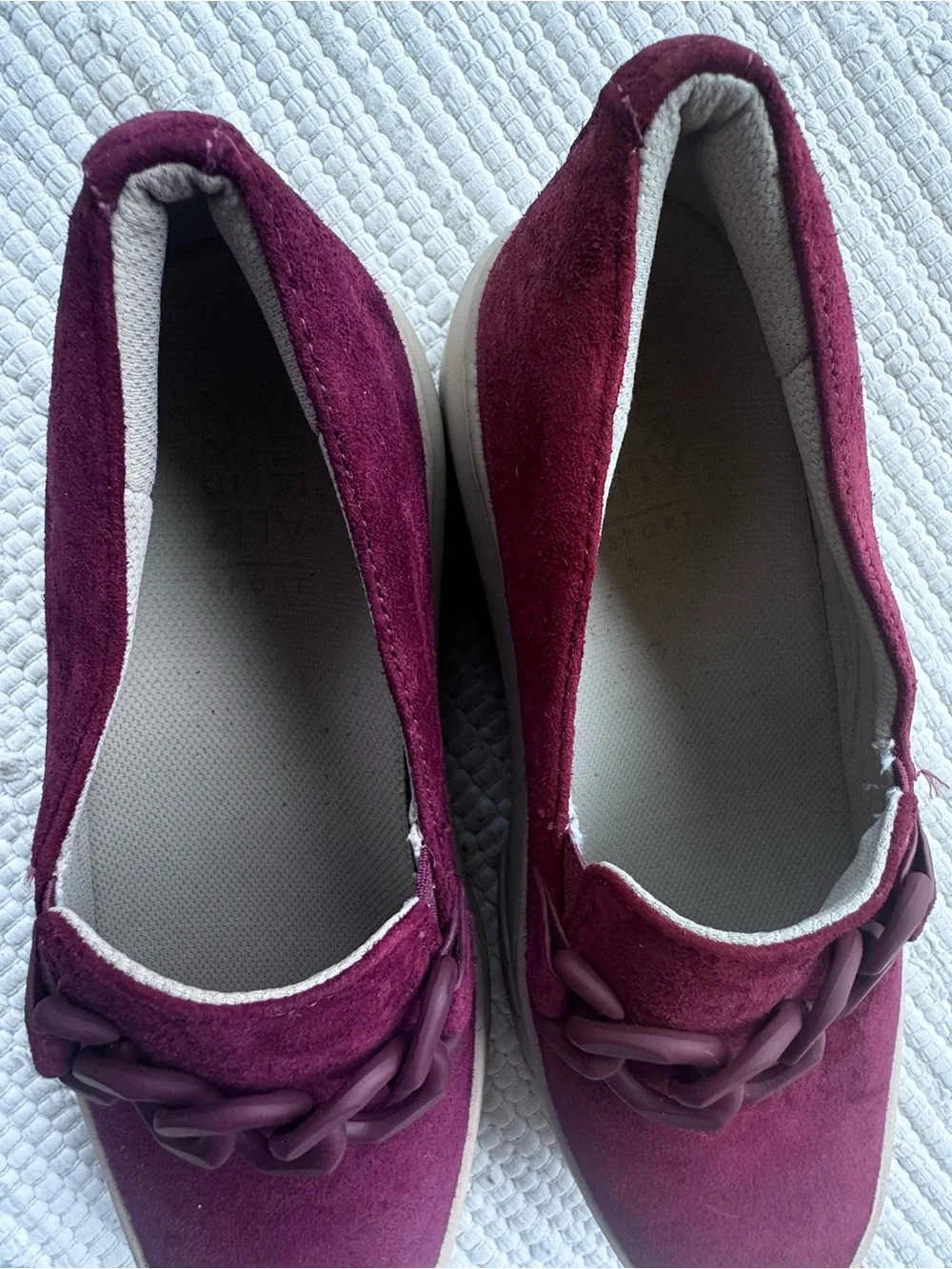 Retail: $110 Naturalizer Daphne Burgundy Suede Chain Platform Sneaker 9M NEW